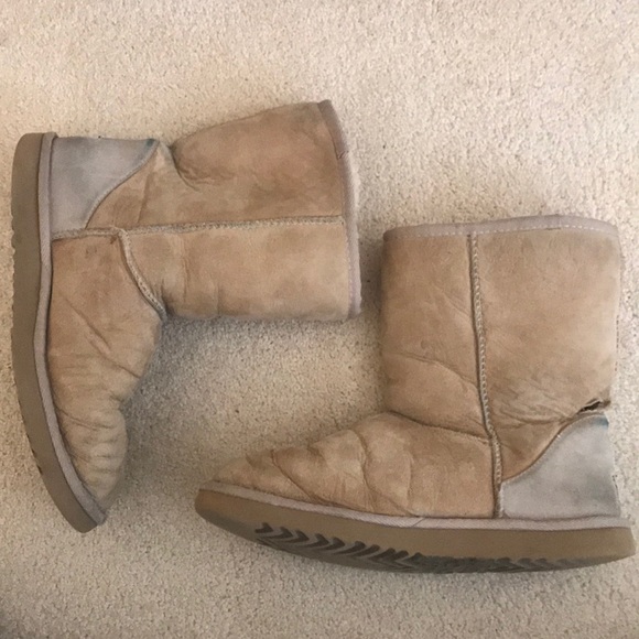 Short UGG Boots - Picture 1 of 2